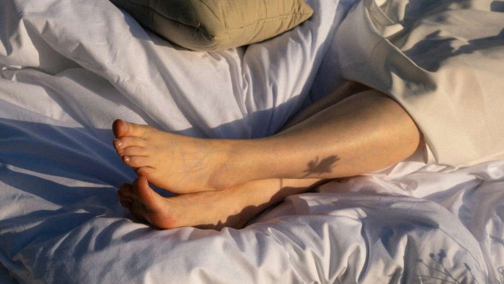 Présentation d'une photo du syndrome des jambes sans repos