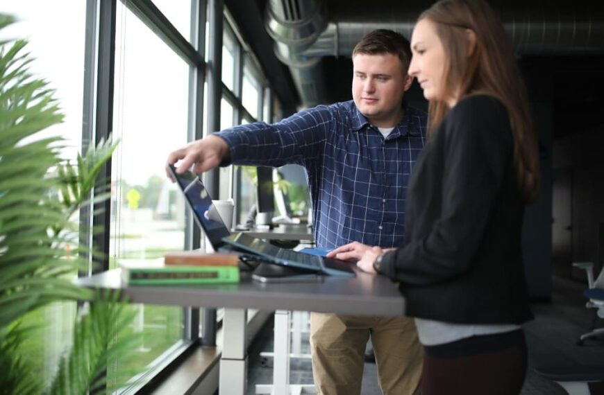 Pourquoi choisir un bureau assis debout pour votre santé ?