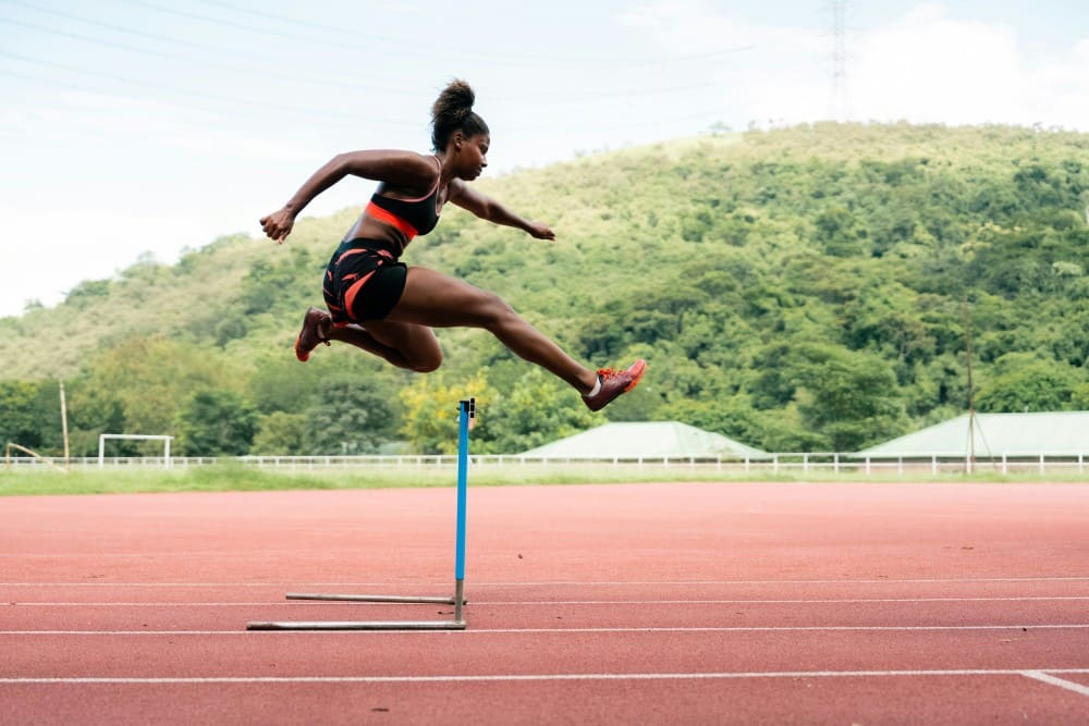 Femme faisant de la haie, profil force-vitesse