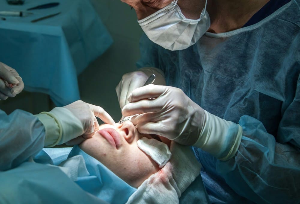 Chirurgie réfractive : Se libérer des lunettes grâce aux techniques modernes