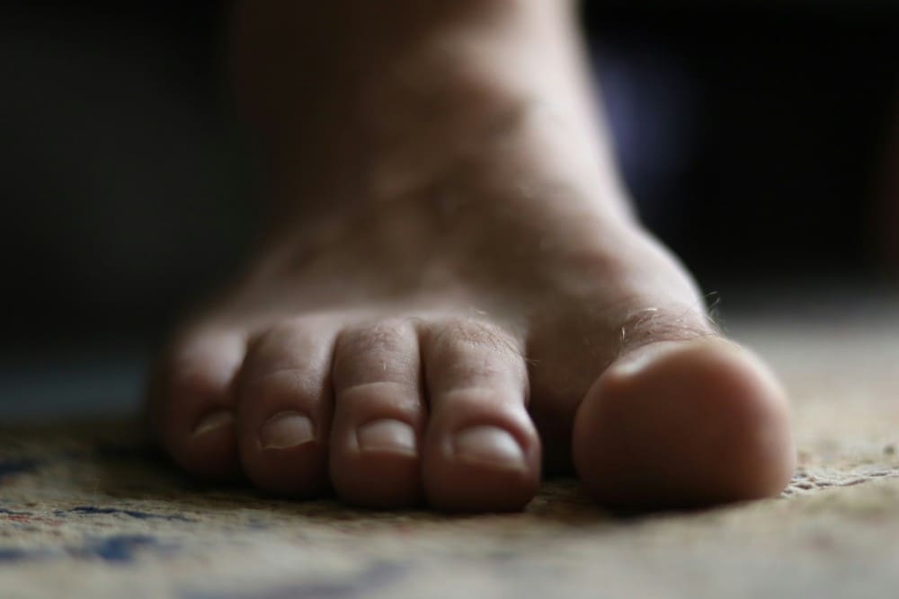 Pied égyptien : Forme de pied, grec, plat, signification