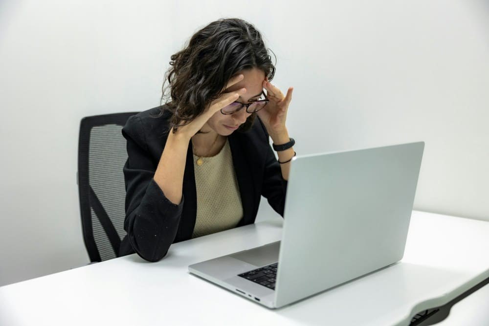 Fatigue mentale : Causes, symptômes et 12 solutions pour retrouver de l’énergie