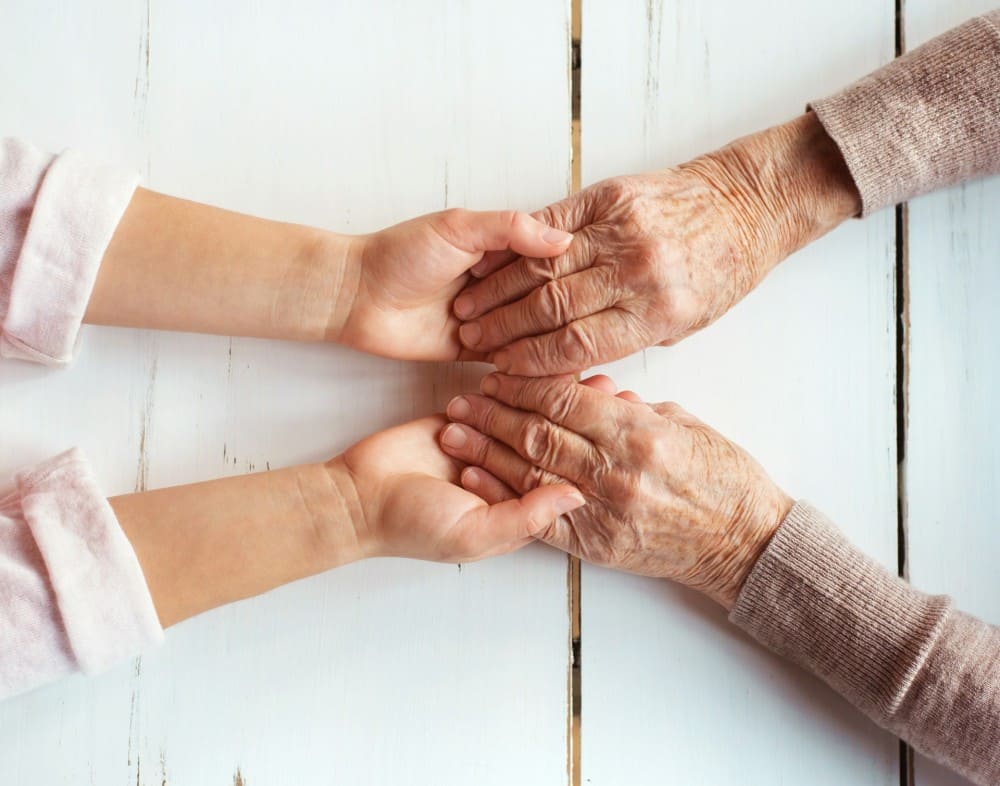 4 mains liées pour aides